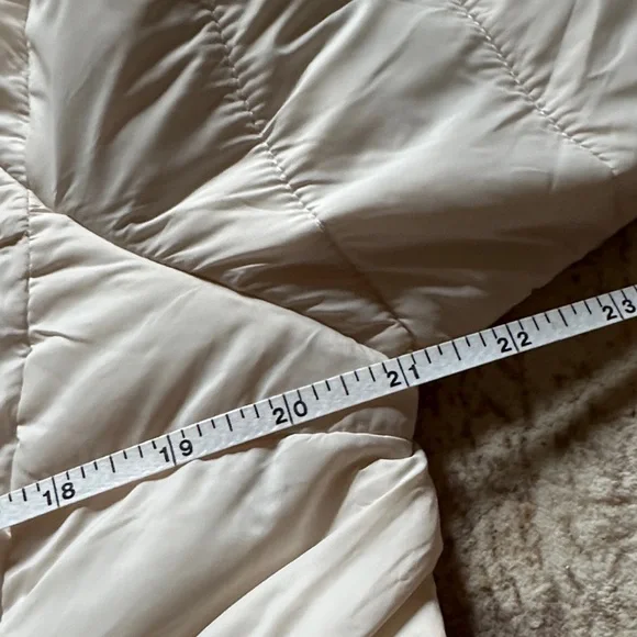 Elegant Women's Cream Puffer Jacket - Picture 4 of 10